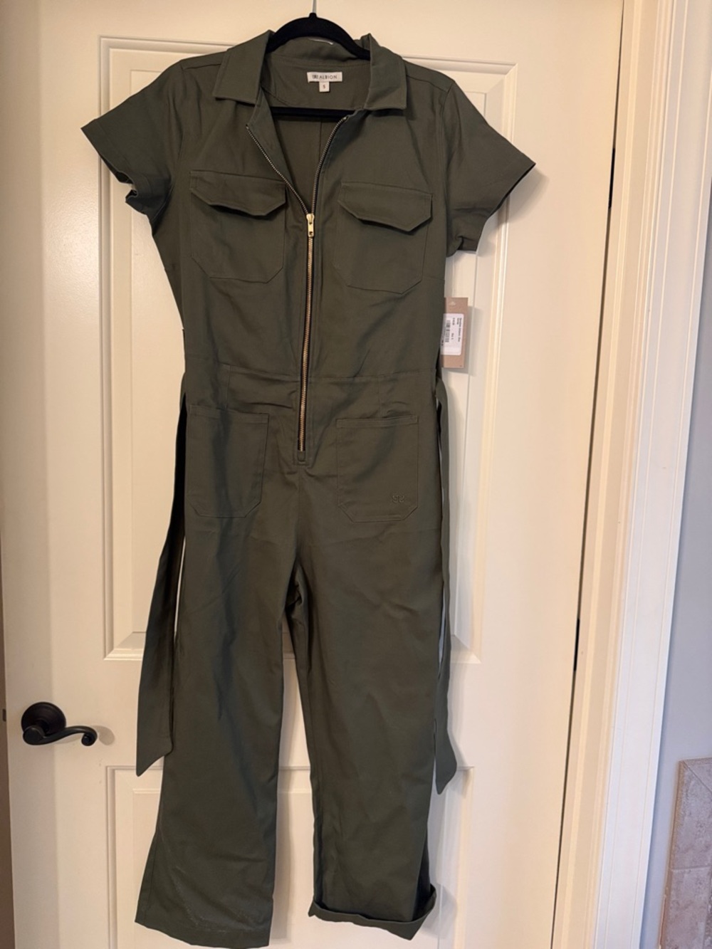 Short-Sleeve Olive Green Utility Jumpsuit with Front Zip - Picture 3 of 11